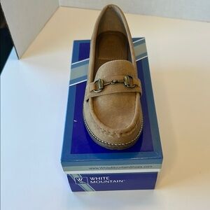 White Mountain Women's Brown Loafers